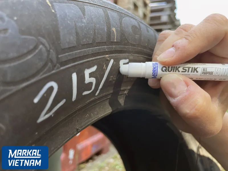 Quik Stik Mini Markal kích thước nhỏ gọn tiện mang theo công trường