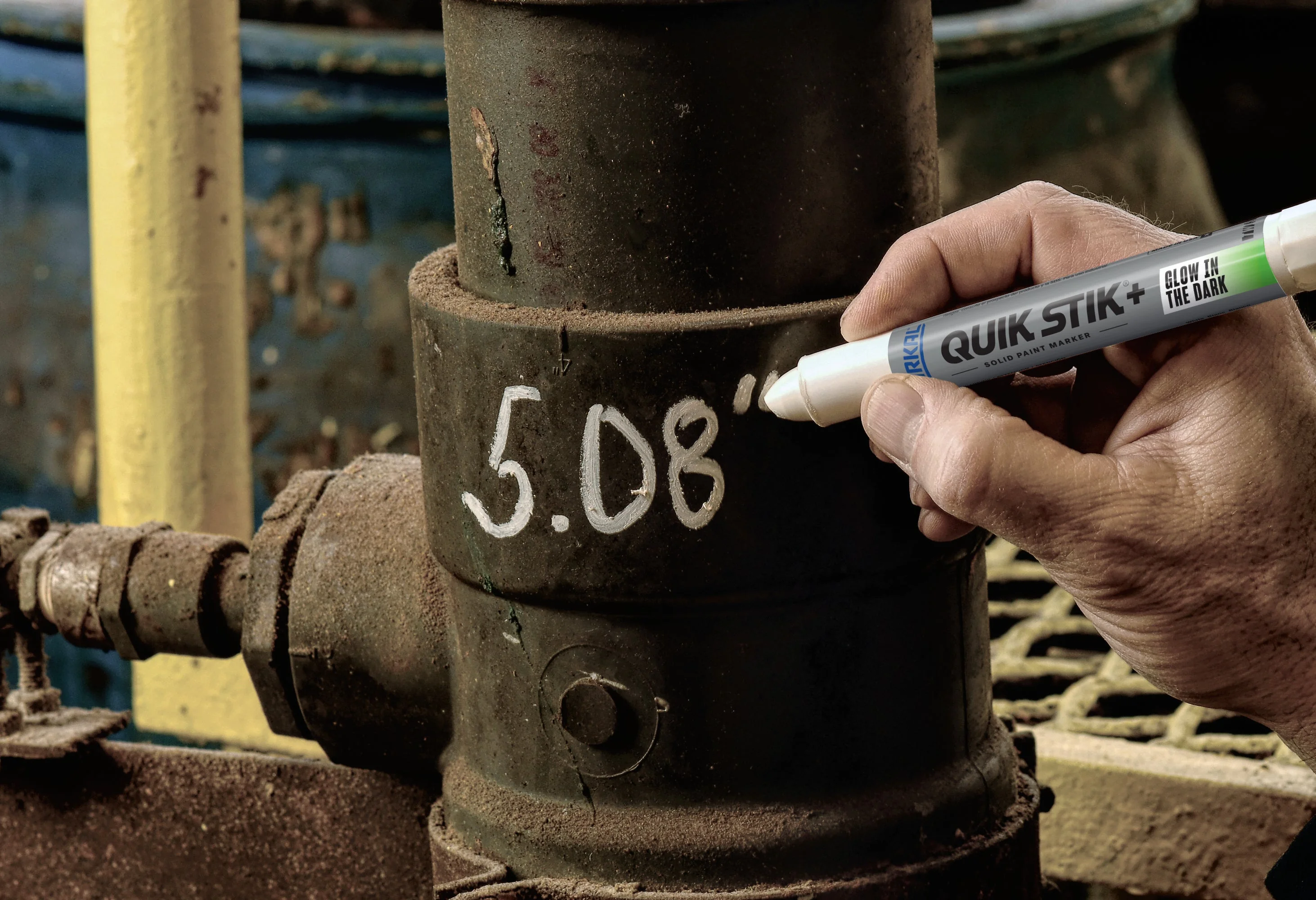 QUIK STIK®+ GLOW IN THE DARK Premium Solid Paint Marker mã 028850 ảnh 3